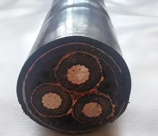阻燃高壓電力電纜的特點(diǎn)及其在機(jī)場(chǎng)建設(shè)中的重要性.jpg